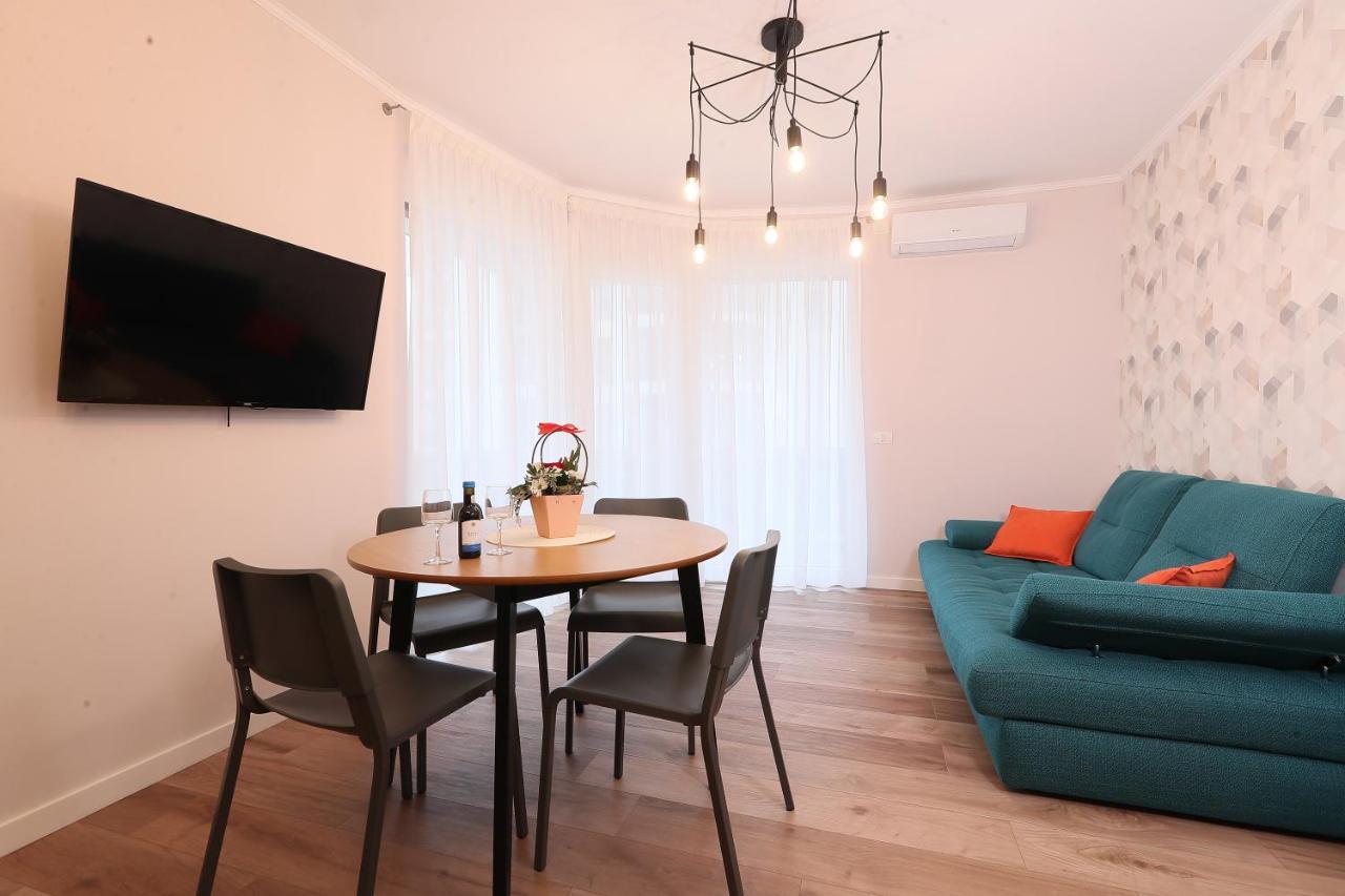 Julia'S Apartment Oradea Luaran gambar